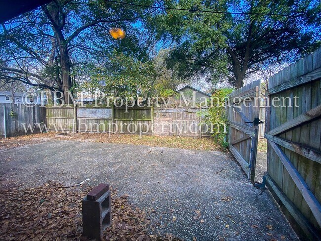 Building Photo - 202 N 23 1/2 St