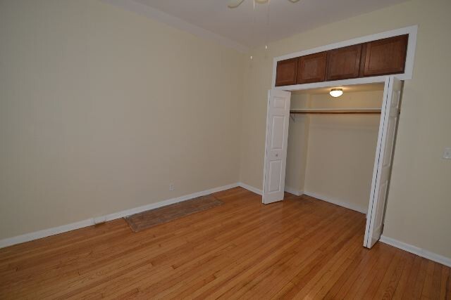 Building Photo - 917 W Waveland Ave