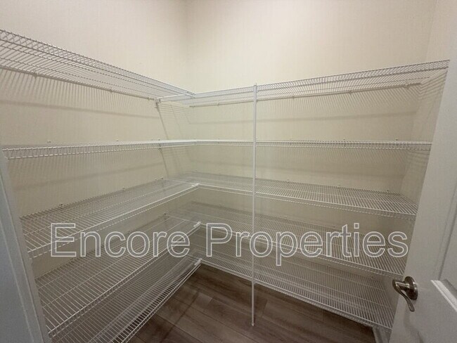 Building Photo - 241 Mill Bend Dr