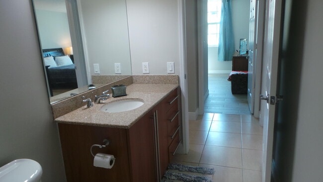 Building Photo - 610 Clematis St