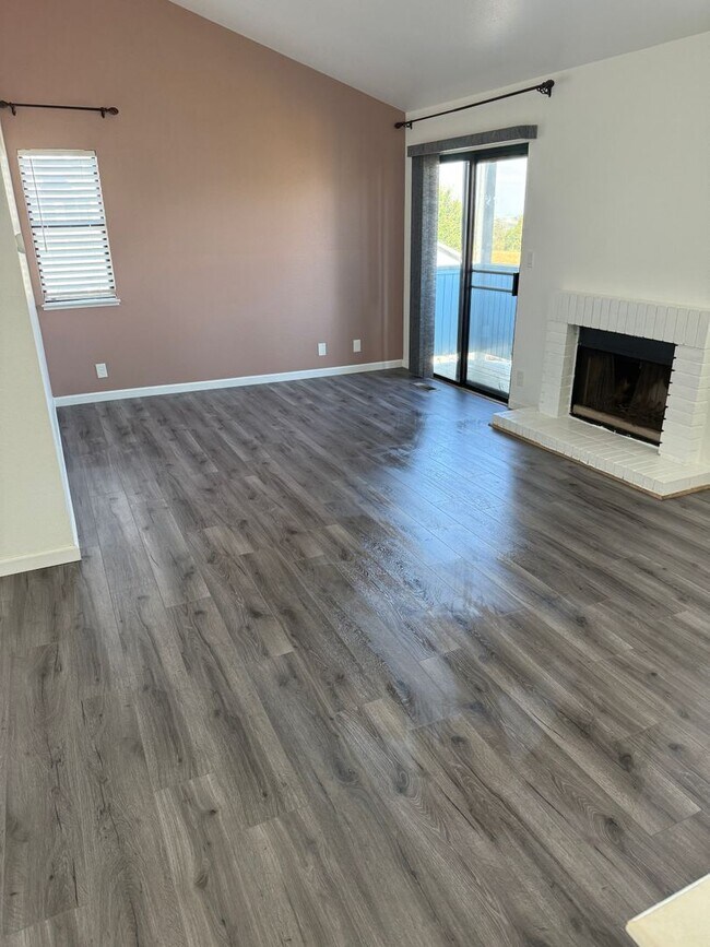 Building Photo - 23460 Lakeridge Ave