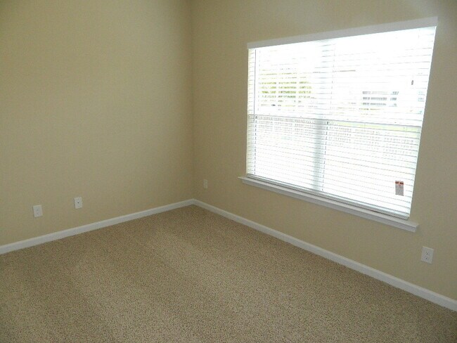 Building Photo - 899 Westlawn Dr