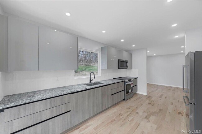 Building Photo - 1435 NY-208