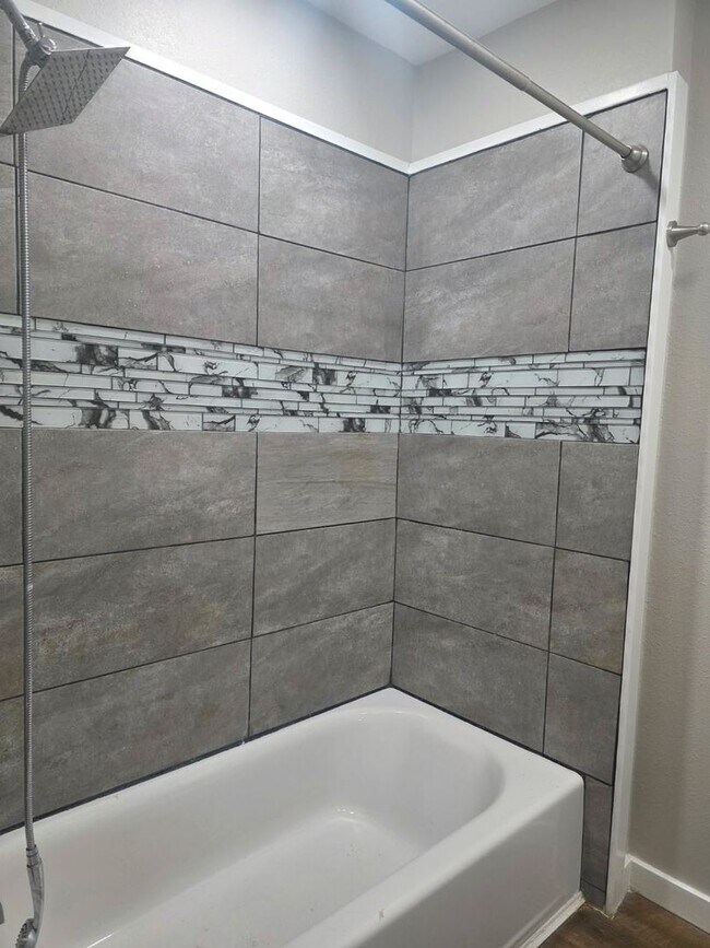 Building Photo - Step into this updated 4-bedroom, 2-bath home ideally situated in the heart of Sand Springs.