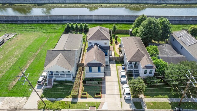 Building Photo - 5760 Warrington Dr