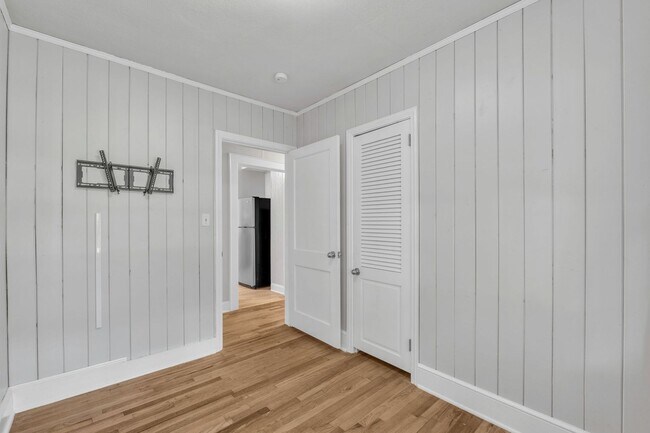 Building Photo - Well-maintained 3-bedroom, 1-bath all brick ranch offering 1,253 sq. ft. of functional living space