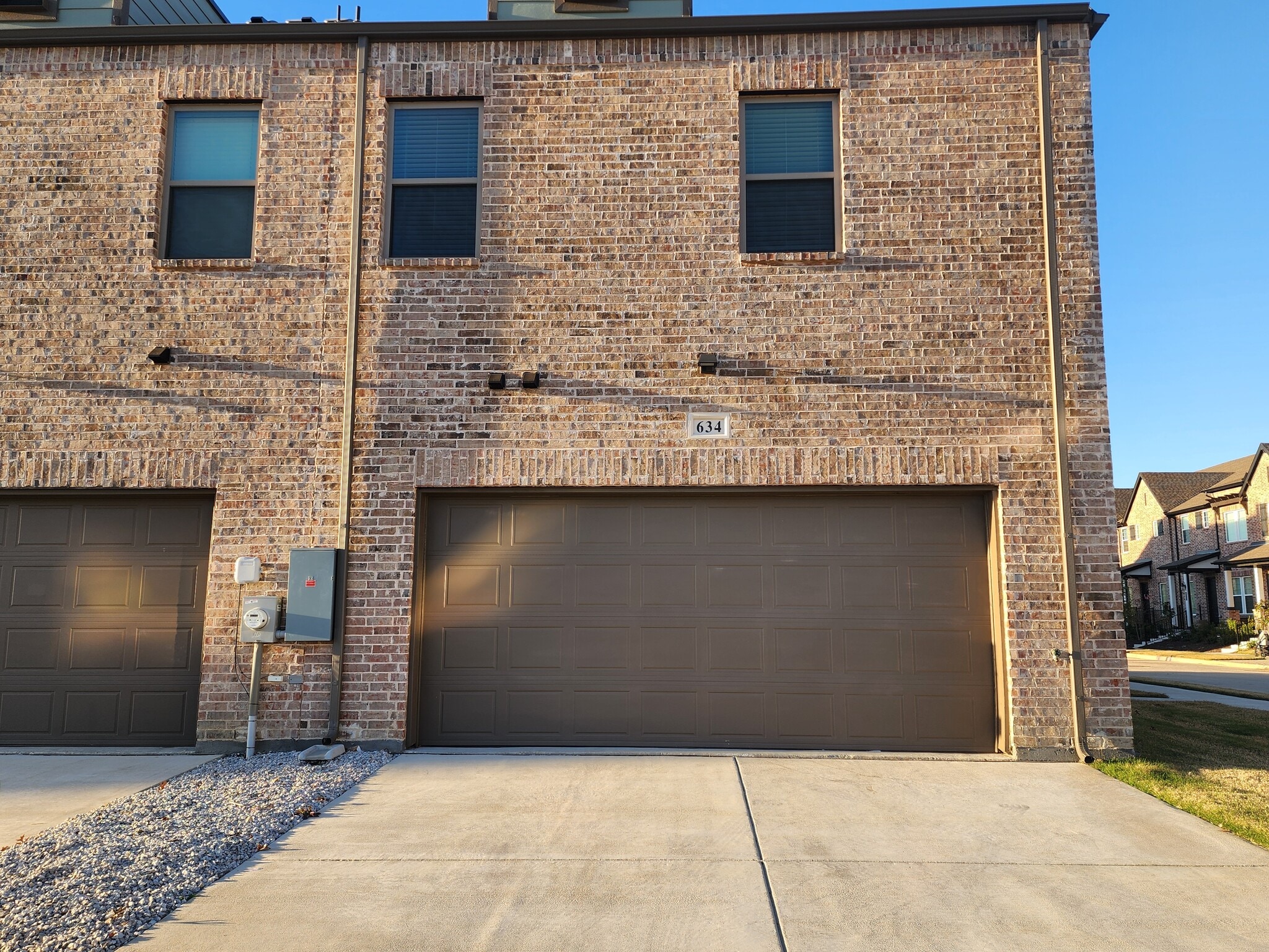 BACK TOWNHOME VIEW - 634 Redwood Way