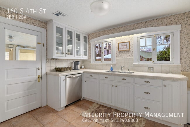 Building Photo - 160 S 4th St