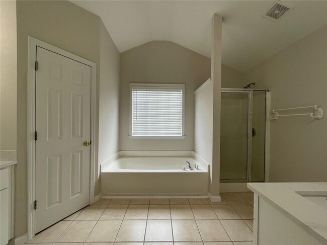 Building Photo - 1624 Hampton Hollow Trail