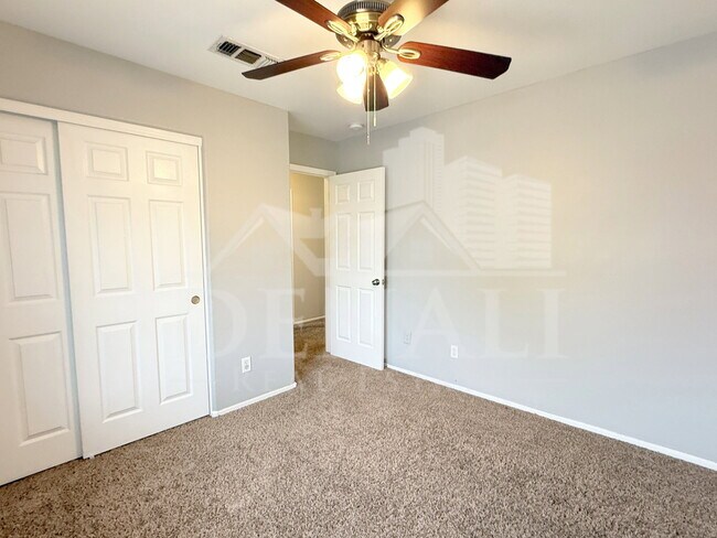 Building Photo - 805 S Esmeralda