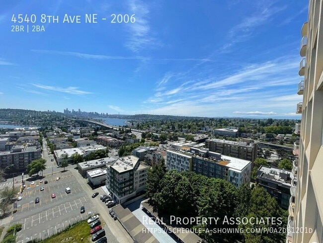 Building Photo - 4540 8th Ave NE