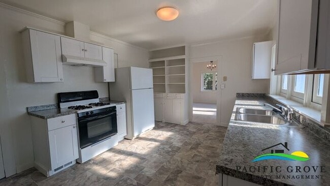 Building Photo - Warm & Welcoming 3-Bed Cottage with Character on 17-Mile Drive