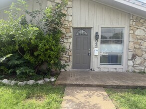 Building Photo - 3026 Lourdes St