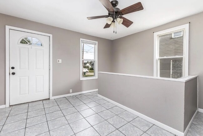 Building Photo - 844 Clarke Dr