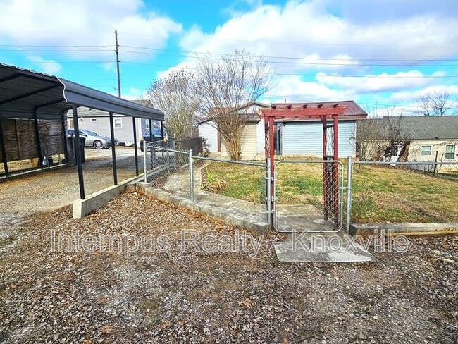 Building Photo - 424 E Moody Ave