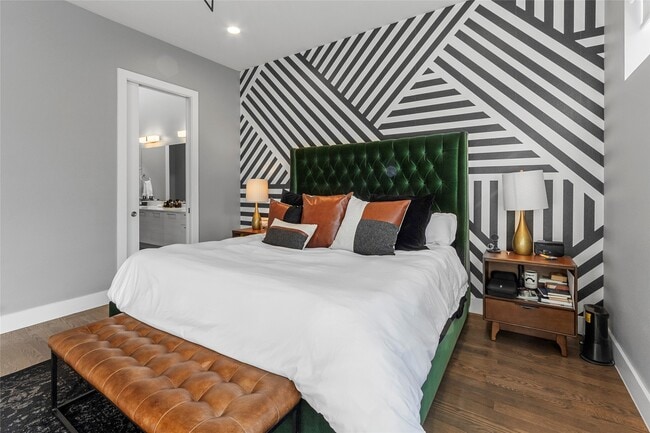 Building Photo - 2104 Dennis St