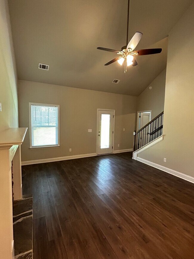 Building Photo - 1935 Preservation Cir