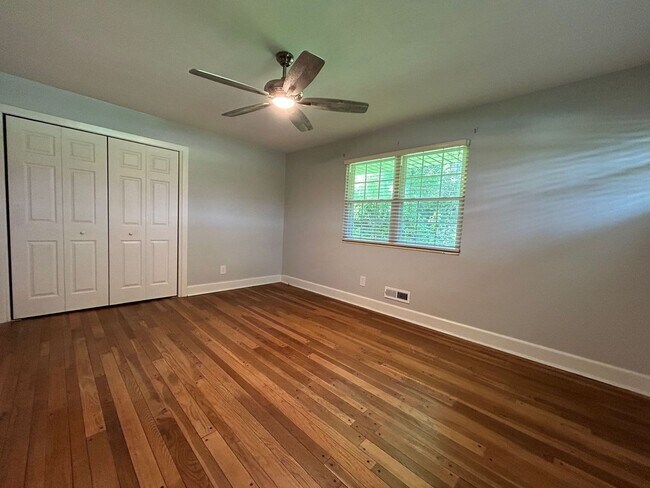 Building Photo - 3301 Brookside Ln
