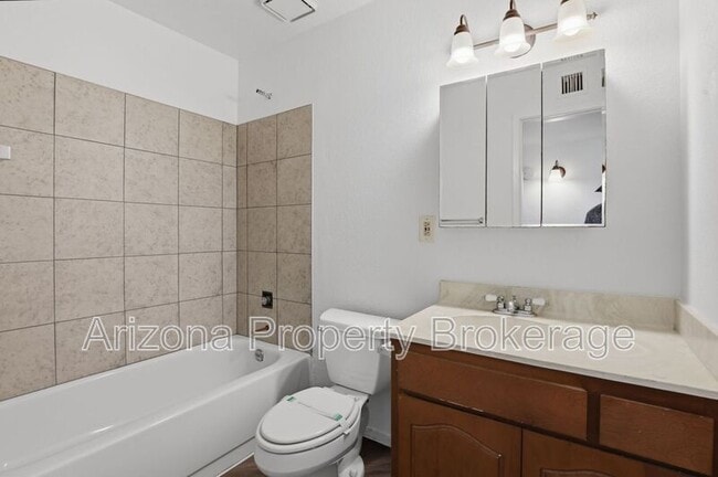 Building Photo - 238 E Vine Cir