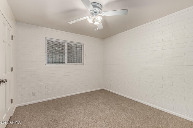 Building Photo - 1402 W Becker Ln
