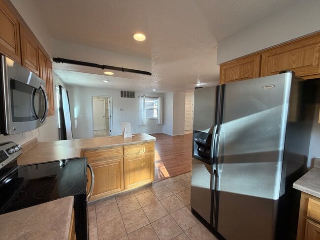 Building Photo - 3 Bedroom Single Story Home Available Near Academy Rd NW & Ventura St NE!