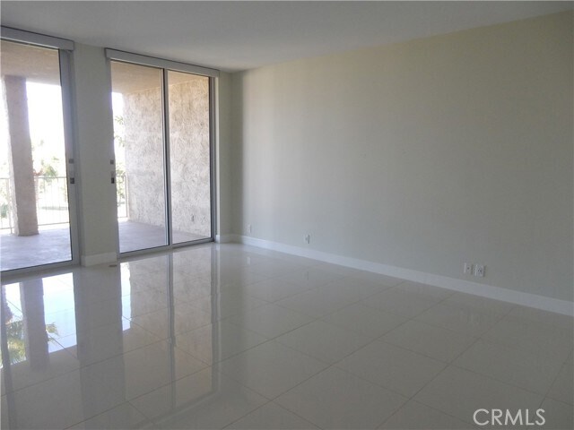 Building Photo - 900 Island Dr
