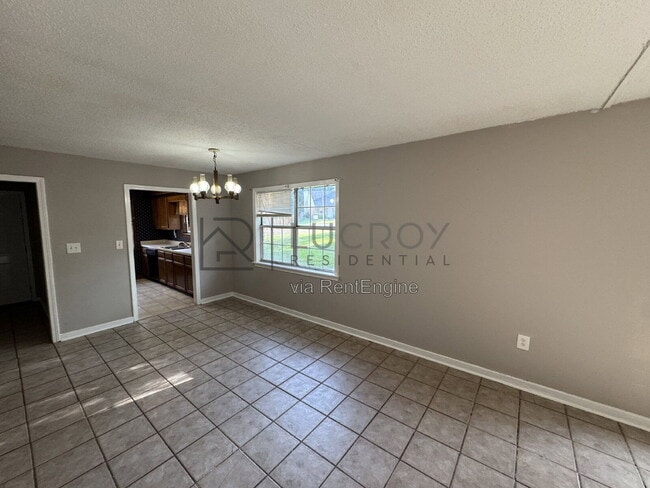 Building Photo - 102 Briarmeade Dr