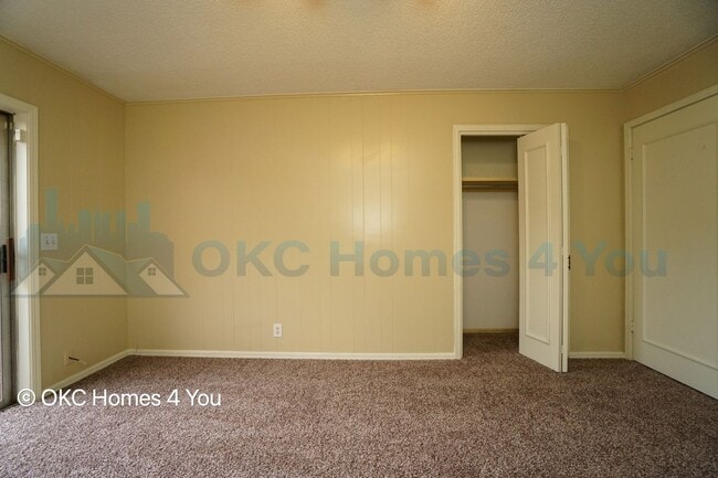 Building Photo - Townhouse with 3 beds and 3 baths!