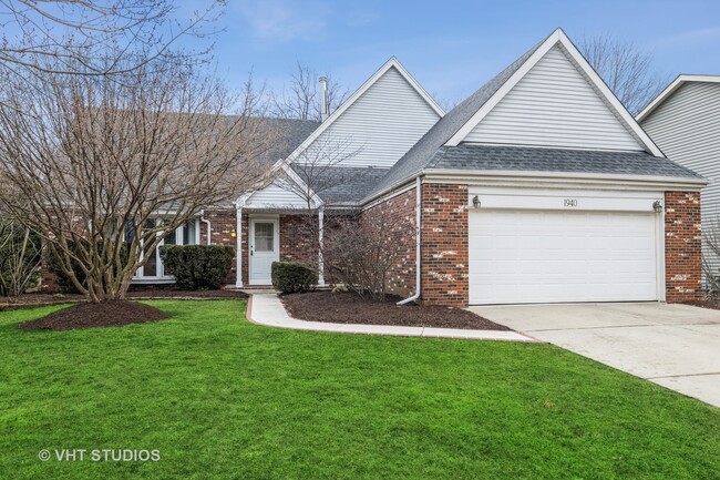 Building Photo - 1940 Carriage Hill Rd