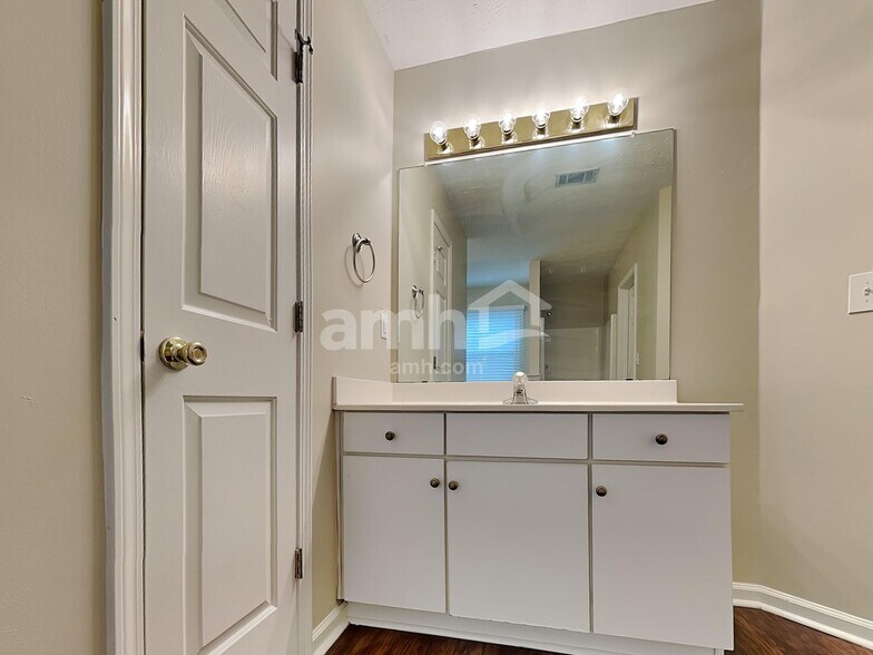 Building Photo - 3002 Sentinel Cir