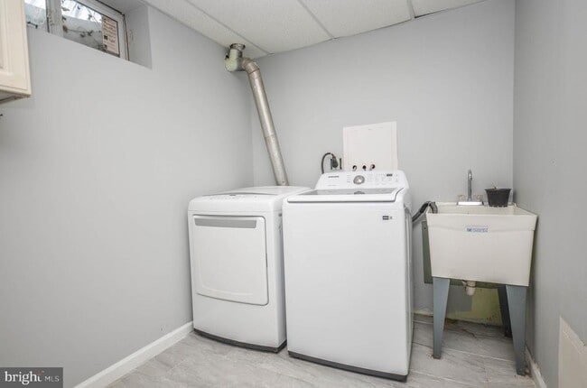 Building Photo - 9801 Belhaven Rd