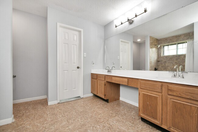 Building Photo - 2707 Blue Mist Dr