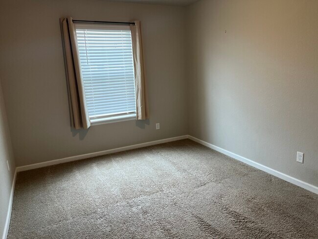 Building Photo - 656 Stonebridge Dr