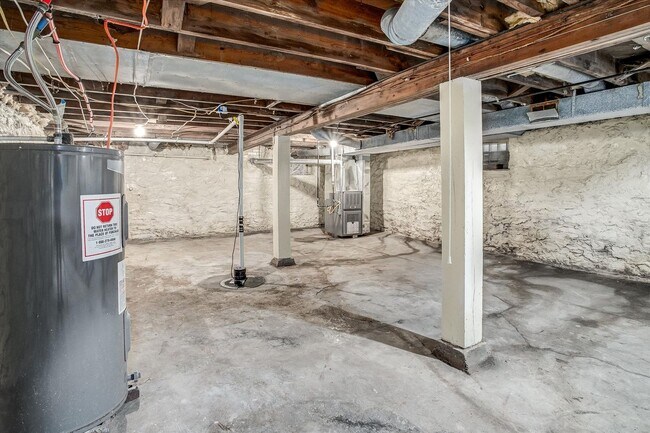 Building Photo - 6210 Agnes Ave