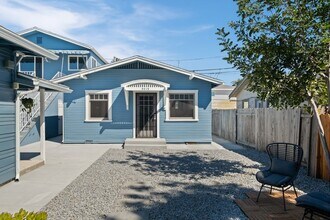 Building Photo - 4419–4423 Mississippi St — fully renovated with designer finishes throughout!