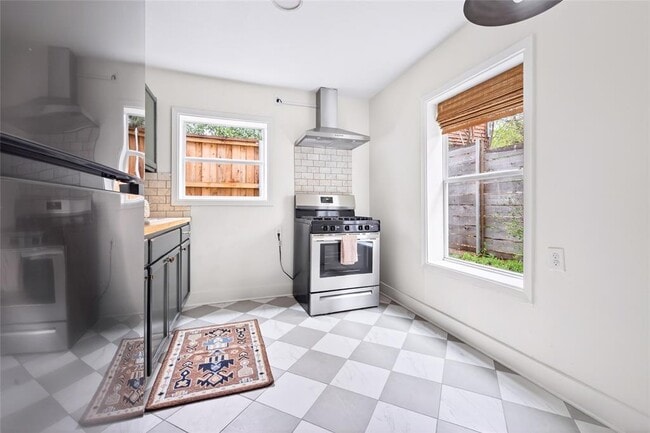 Building Photo - 1706 Palma Plaza