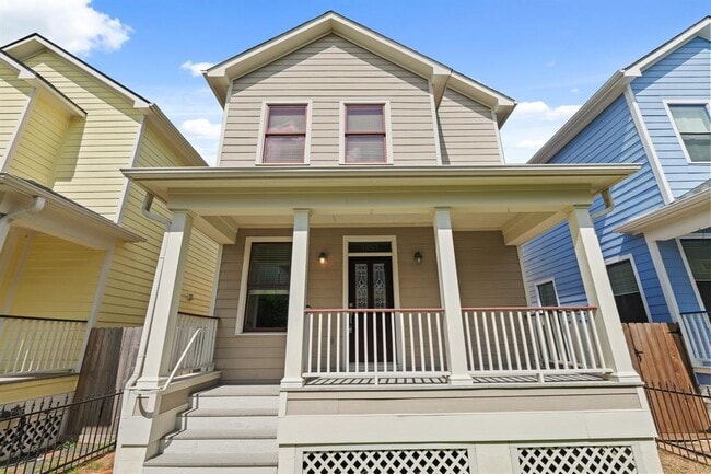 Building Photo - 1053 W 16th St