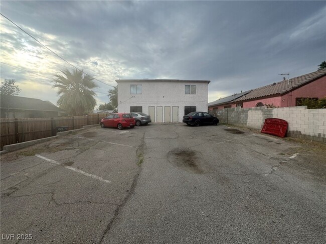 Building Photo - 1828 Harding St