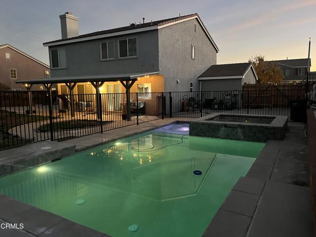 Building Photo - 209 Fantasy St