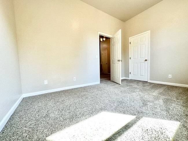 Building Photo - Available June 2026! Plus a $500 Visa Gift Card! Newly updated, spacious 5 bedroom home