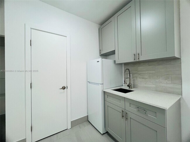 Primary Photo - 13390 NE 6th Ave