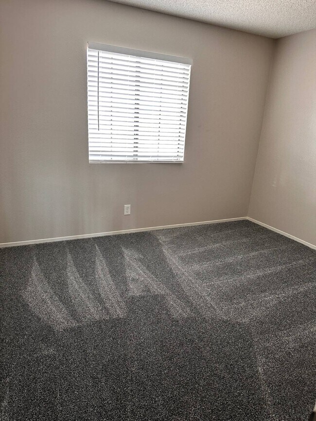 Building Photo - 126 Elegante Way