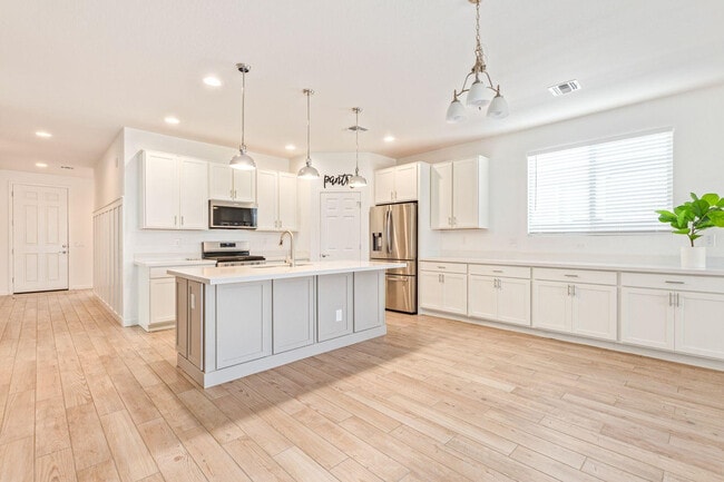 Building Photo - 10617 S 55th Dr