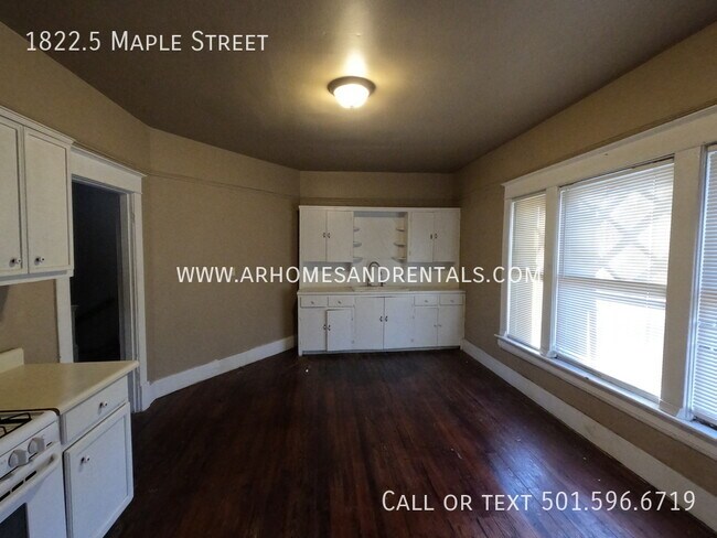 Building Photo - 1822.5 Maple St