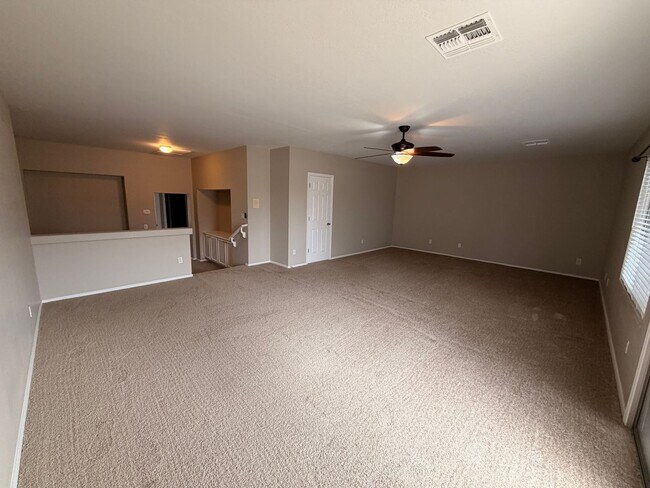 Building Photo - Spacious 5Bdm 3.5Ba Litchfield Park Home in a Small Gated Community