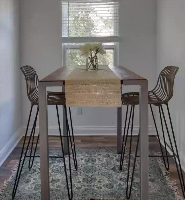 Building Photo - 518 Biscayne Dr