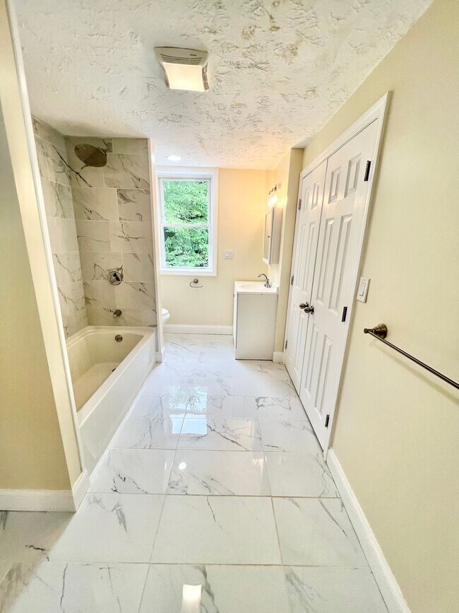 Building Photo - Large newly renovated single family home offering 4 bedrooms + a study and 3 full baths