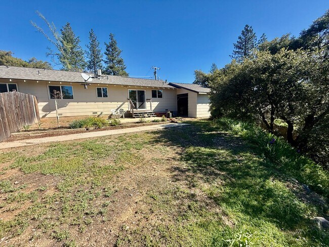 Building Photo - 240 Scholtz Ave