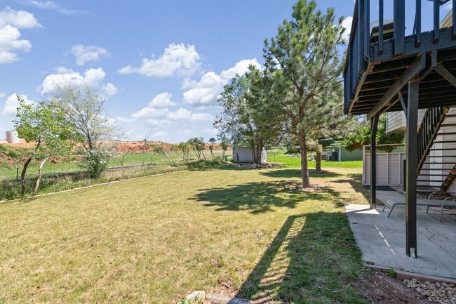 Building Photo - 3704 Meadowbrook Dr