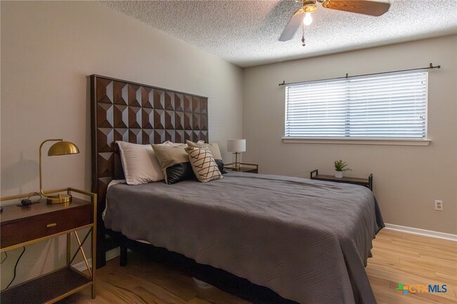 Building Photo - 1609 Ronstan Dr